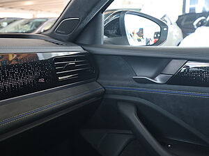 Volkswagen Passat R-Line 2.0 TDI 4M 17 navigation