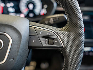 Audi Q3 S line 35 TFSI S tronic 15 navigation