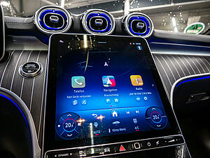 Mercedes-Benz C 220 d T AMG Line 9 navigation