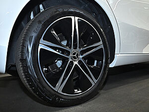 Mercedes-Benz A 250 e Progressive 8 navigation