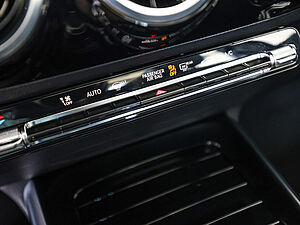 Mercedes-Benz GLA 200 Progressive Advanced 14 navigation