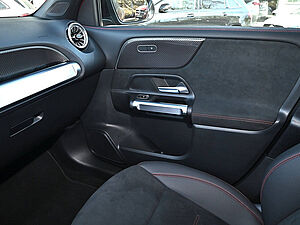 Mercedes-Benz GLB 180 AMG Sport Advanced Plus 15 navigation