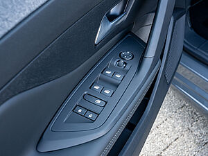 Peugeot 308 SW Allure HYBRID 145 e-DSC6 19 navigation