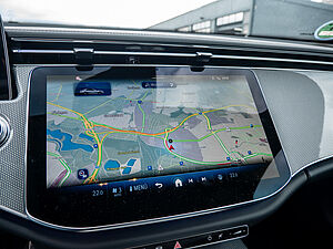 Mercedes-Benz E 300 e AMG Line 9 navigation