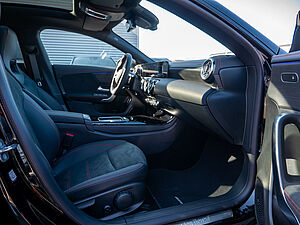 Mercedes-Benz CLA 200 Coupé AMG Line 2 navigation