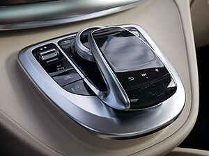 Mercedes-Benz V 300 d 4M Exclusive Edition Lang AMG 33 navigation