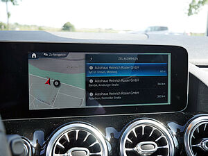 Mercedes-Benz B 200 AMG Line 22 navigation