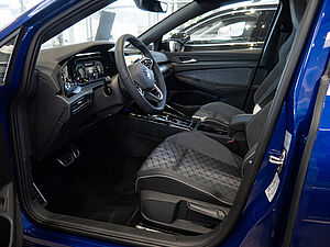 Volkswagen Golf VIII Variant R-Line 2.0 TDI DSG 11 navigation