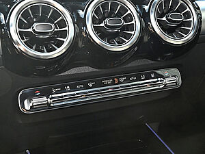 Mercedes-Benz GLB 35 AMG 4M 13 navigation