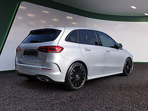 Mercedes-Benz B 200 AMG Line 3 navigation
