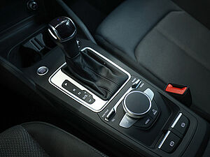 Audi Q2 35 TFSI S Line Black S Tronic 15 navigation