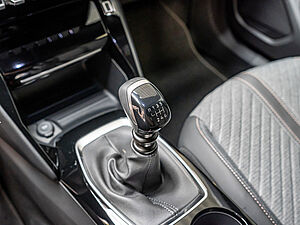 Peugeot 2008 Allure PureTech 100 11 navigation