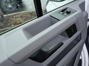 Volkswagen Crafter KA 35 mittellang Hochdach FWD 29 navigation