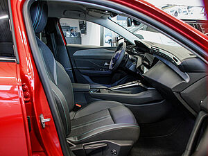 Peugeot 308 Allure BlueHDi 130 EAT8 2 navigation