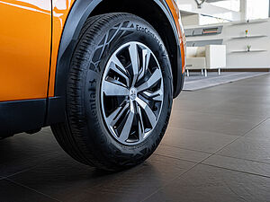 Peugeot 2008 e-Active Elektromotor 136 Automatik 5 navigation