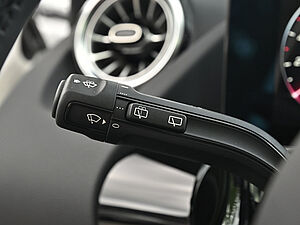 Mercedes-Benz GLA 200 AMG Line 18 navigation