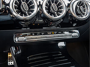 Mercedes-Benz CLA 200 d Coupé AMG Sport Premium 12 navigation