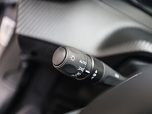 Peugeot 2008 Allure HYBRID 145 e-DSC6 27 navigation