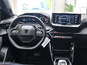 Peugeot 2008 STYLE HYBRID 145 e-DSC6 8 navigation