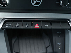 Audi Q3 S line 35 TDI quattro 17 navigation