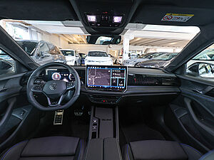 Volkswagen Passat R-Line 2.0 TDI 4M 8 navigation