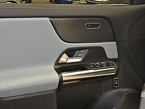 Mercedes-Benz GLA 180 Progressive 27 navigation