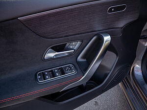 Mercedes-Benz A 180 AMG Line 19 navigation