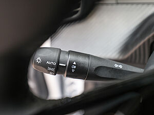 Peugeot 208 Neuer Style PureTech 100 22 navigation