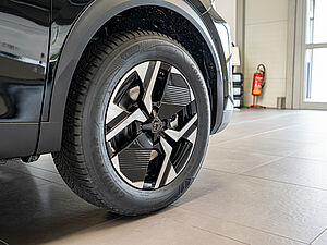 Peugeot 2008 Allure HYBRID 145 e-DSC6 5 navigation