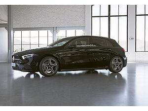 Mercedes-Benz A 250 e AMG Line 12 navigation