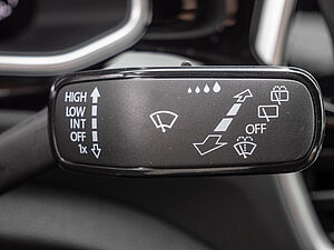 Volkswagen T-Roc R-Line 2.0 TDI 17 navigation