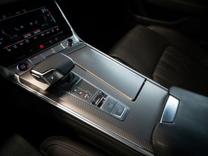 Audi RS6 Avant 4.0 TFSI quattro AHK Matrix HUD Luf 18 navigation