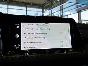 Volkswagen Golf VIII Variant R-Line 2.0 TDI DSG 15 navigation