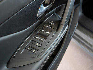 Peugeot 308 SW Allure BlueHDi 130 EAT8 19 navigation