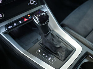 Audi Q3 S line 35 TDI quattro S tronic 17 navigation