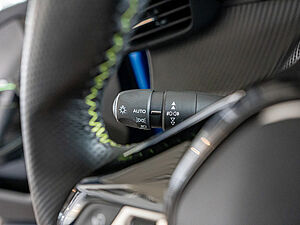 Peugeot 2008 e-GT Elektromotor 136 15 navigation