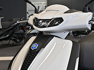 Piaggio Liberty 125 S IGET E5+ **0% Finanzierung bis zum 30.06.** 12 navigation