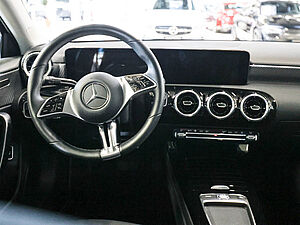 Mercedes-Benz A 200 Limo Progressive Advanced 9 navigation