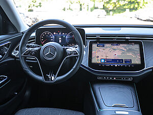 Mercedes-Benz E 300 de T Avantgarde Advanced Plus 9 navigation