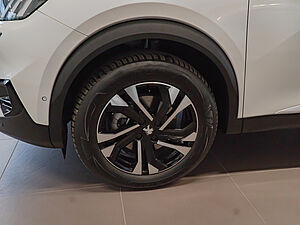 Peugeot 2008 e-GT Elektromotor 136 5 navigation