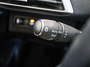 Peugeot 5008 Allure BlueHDi 130EAT8 AHK 27 navigation