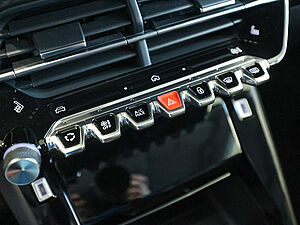 Peugeot 208 Neuer Allure PureTech 100 15 navigation