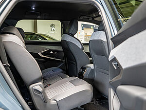 Peugeot 5008 Allure HYBRID 136 e-DSC6 4 navigation