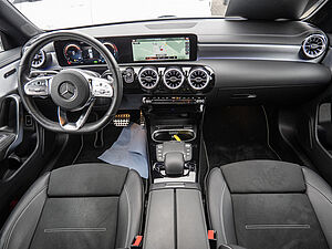 Mercedes-Benz CLA 250 e SB AMG 8 navigation
