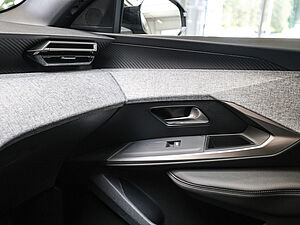 Peugeot 5008 Allure HYBRID 145 e-DSC6 20 navigation