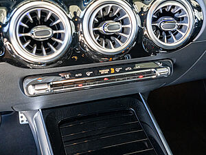 Mercedes-Benz GLA 180 AMG Advanced Plus 12 navigation