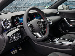 Mercedes-Benz A 200 AMG Line 22 navigation