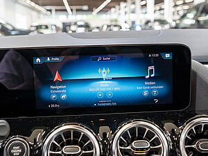 Mercedes-Benz GLA 250 e Style 11 navigation