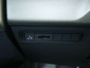 Peugeot 308 SW GT HYBRID 136 e-DSC6 29 navigation