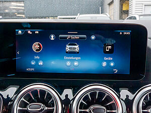 Mercedes-Benz GLA 180 Edition AMG Line 12 navigation